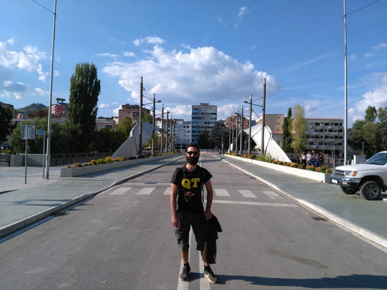 Construire de nouveaux ponts dans une ville aux deux visages